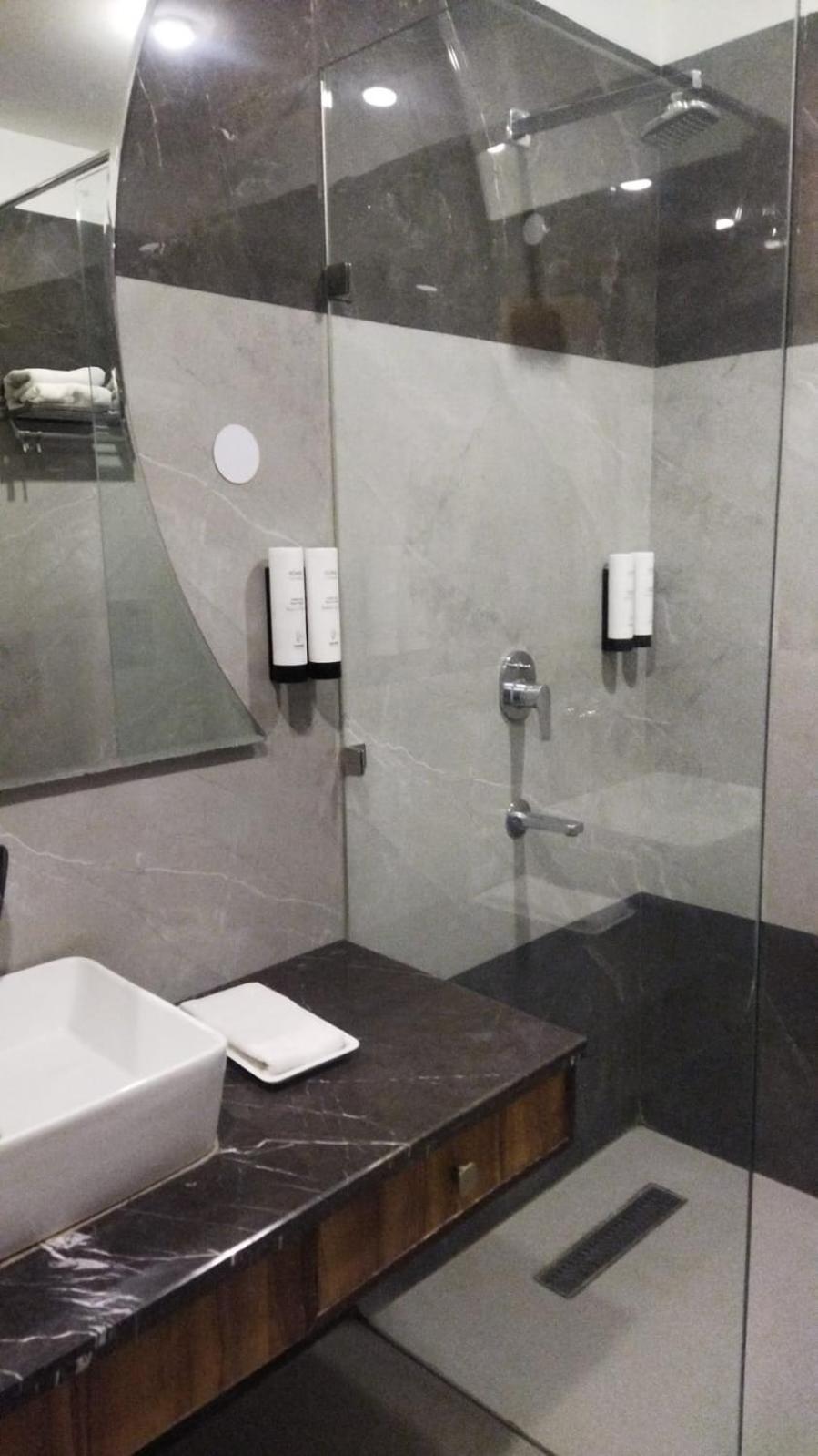 Hotel Noble Inn New Delhi Bagian luar foto